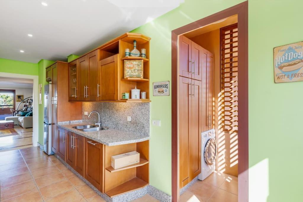 Breath Taking Views At Brisas, 3br Flat W/pool Marbella